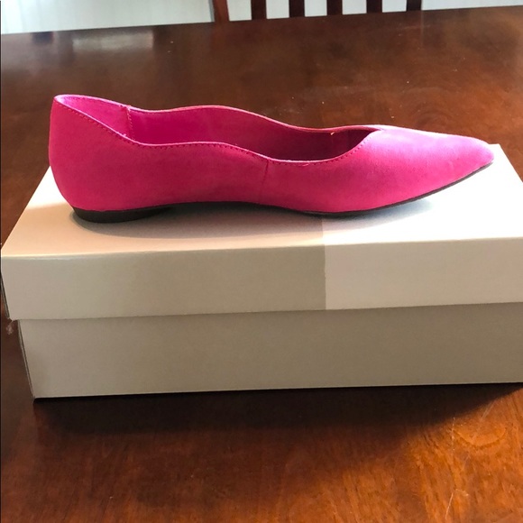 🆕NWT Hot pink BP. Faux suede Flats 6 1/2 runs big - Picture 3 of 8